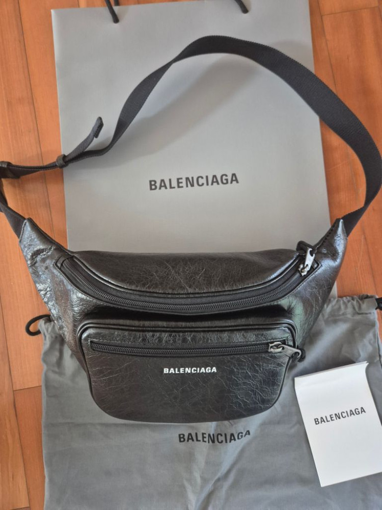 발렌시아가 익스플로러 벨트백 팝니다--6