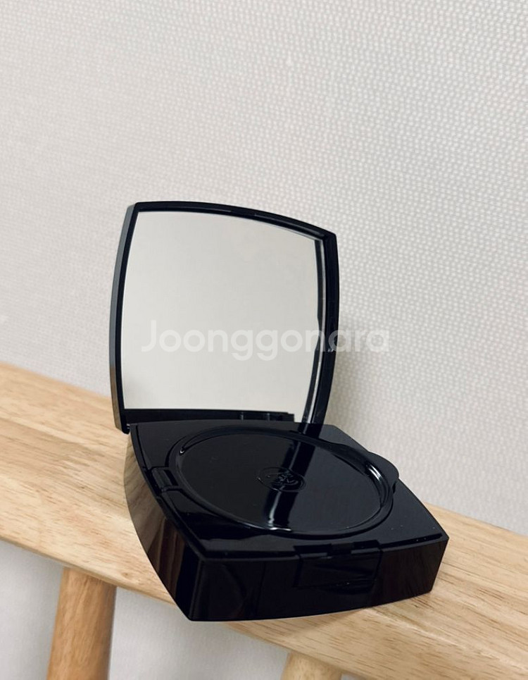 샤넬 레베쥬 쿠션 팩트 수정용으로 들고 다니며 거울보기--1