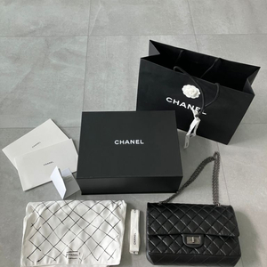 샤넬 빈티지 2.55 라지 블랙 은장 판매해요.