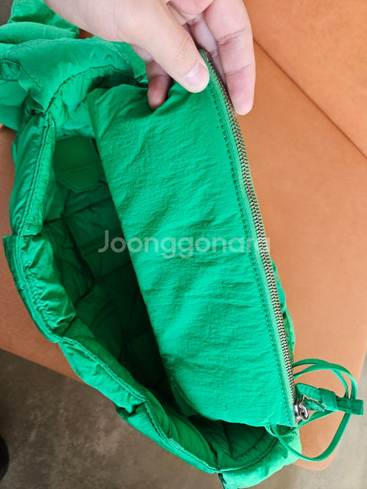 [가격내림] 보테가 베네타 패딩 테크 카세트백--3
