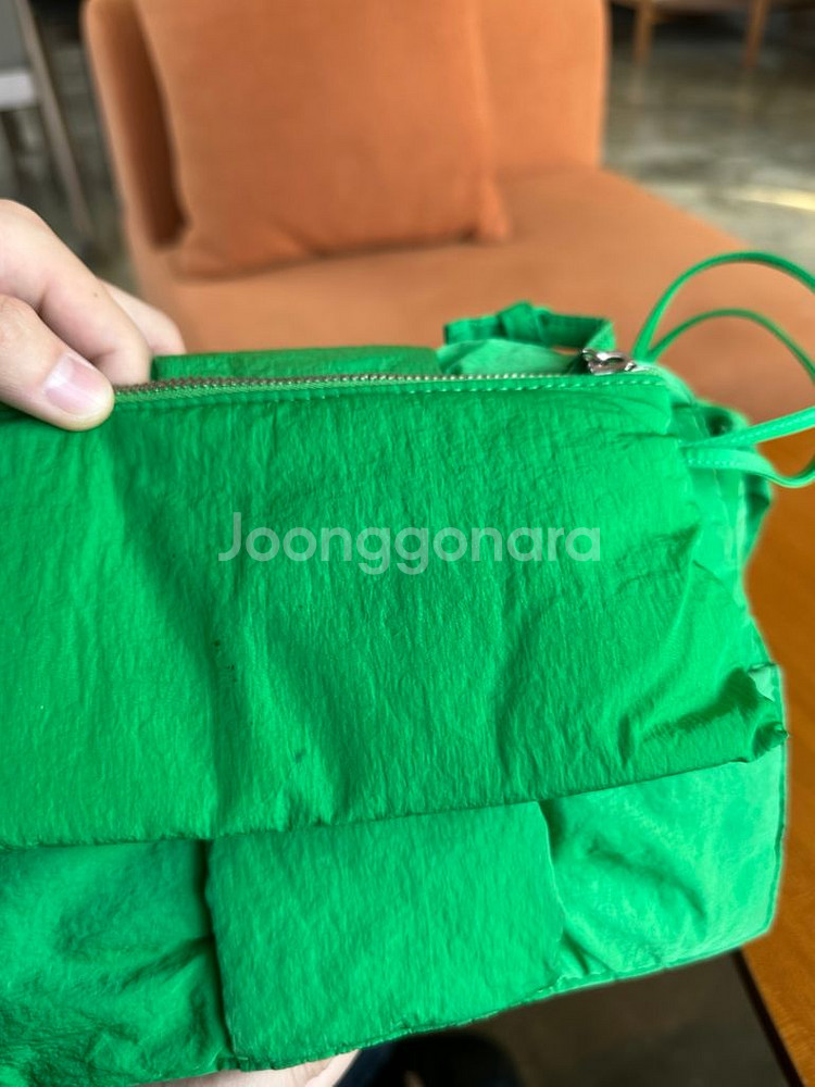 [가격내림] 보테가 베네타 패딩 테크 카세트백--4