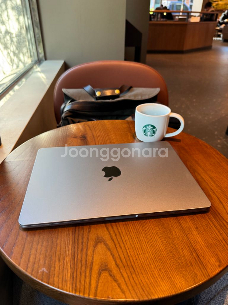 맥북에어 M2 13인치 기본형 배터리 100%--0