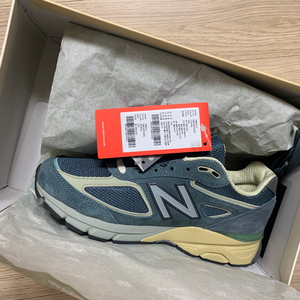 뉴발란스 x 오라리 990v4 트루퍼 250 팔아요