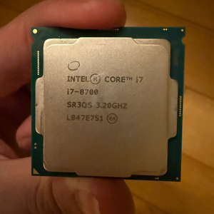 Intel i7 8700 CPU 판매합니다.