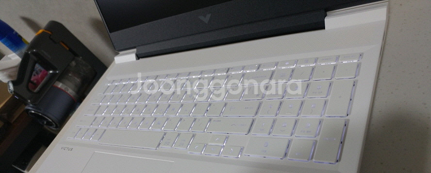 HP 12세대 빅터스 i7 화이트 게이밍 노트북--2