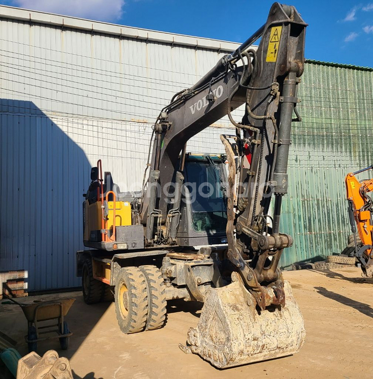 06타이어굴삭기 볼보 EW140E 17년식 집게장착--1