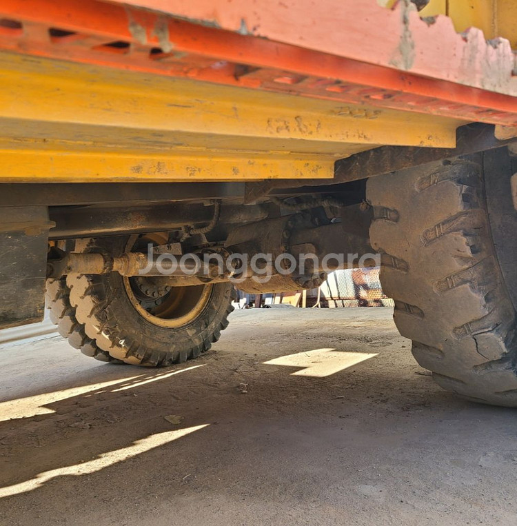 06타이어굴삭기 볼보 EW140E 17년식 집게장착--4