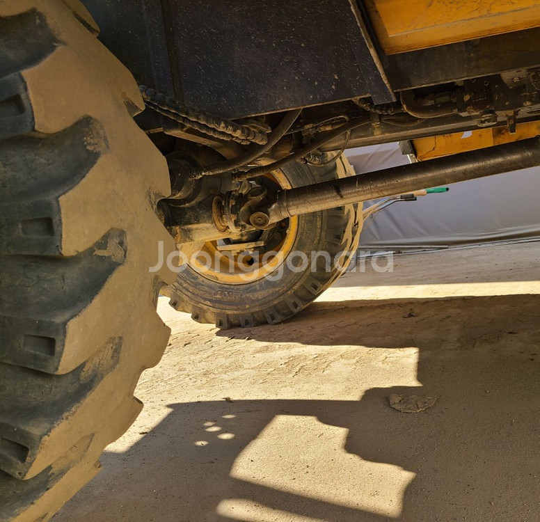 06타이어굴삭기 볼보 EW140E 17년식 집게장착--3