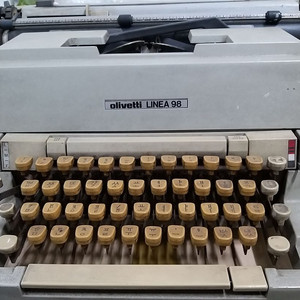 Olivetti Linea 98 빈티지 타자기