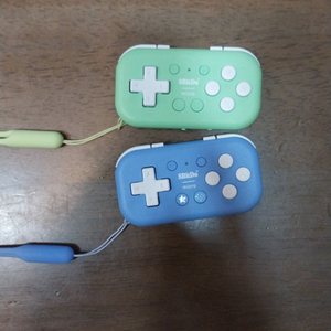 8bitdo 컨트롤러 팔아요 니텐도랑 연동 가능(개당)