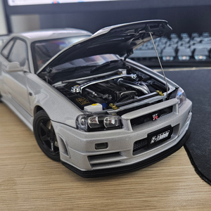 오토아트 1:18 닛산 스카이라인 r34 gtr