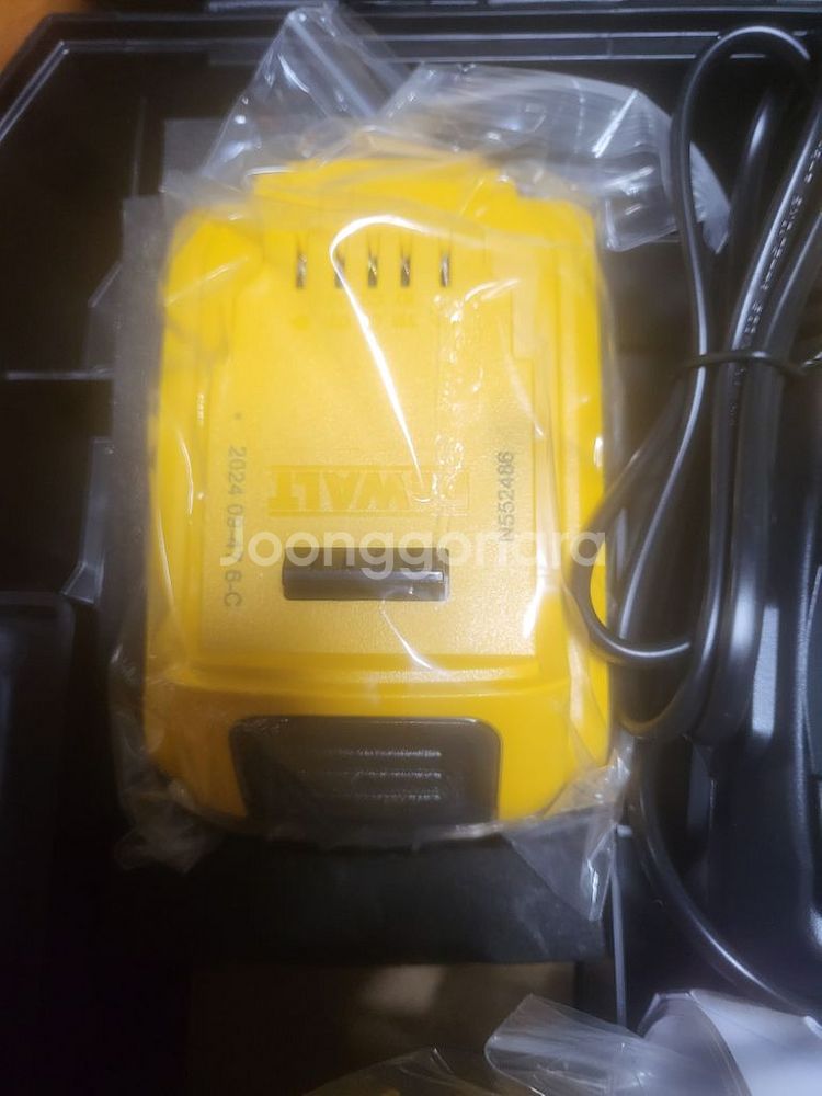 새제품) 디월트 충전 임팩드라이버--4