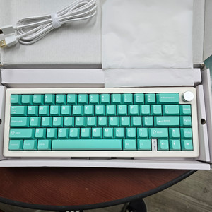 GMK67 커스텀 키보드 판매합니다