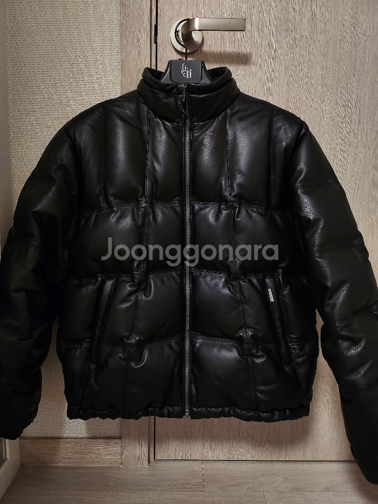 페치 레더 폴리쉬 구스 챌린저 자켓 블랙 패딩--1