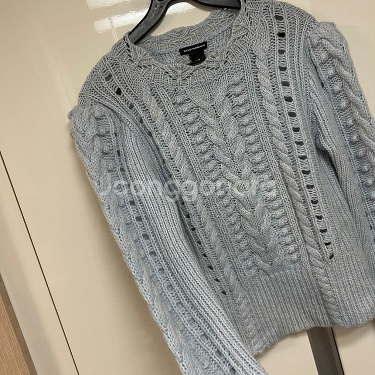 클럽모나코 울 모헤어 펀칭 아일렛 케이블 니트 퍼프소매--4