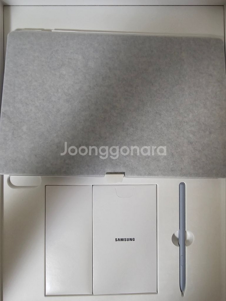 갤럭시탭 s10+wifi 그레이팝니다 북커버필름파우치O--2