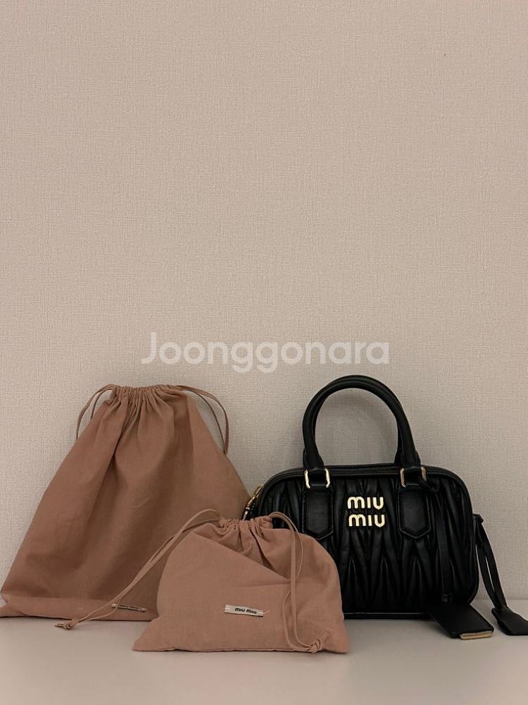 미우미우 아르카디 마테라쎄 나파 가죽 가방--2