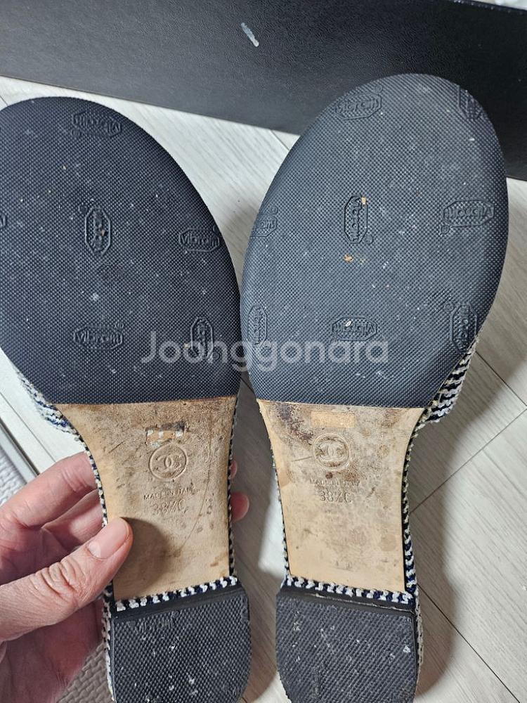 샤넬정품 신발 38사이즈 37반도 가능--1