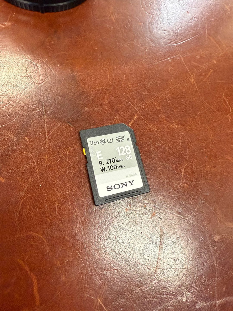 소니 ZV-E10 M2 + 줌렌즈 + sd카드 2개--4