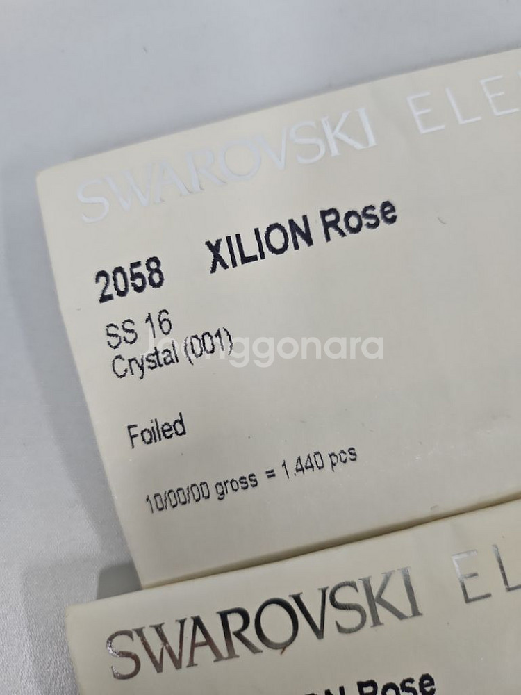 스와로브스키 2058 큐빅알 [미개봉 새재품]--1