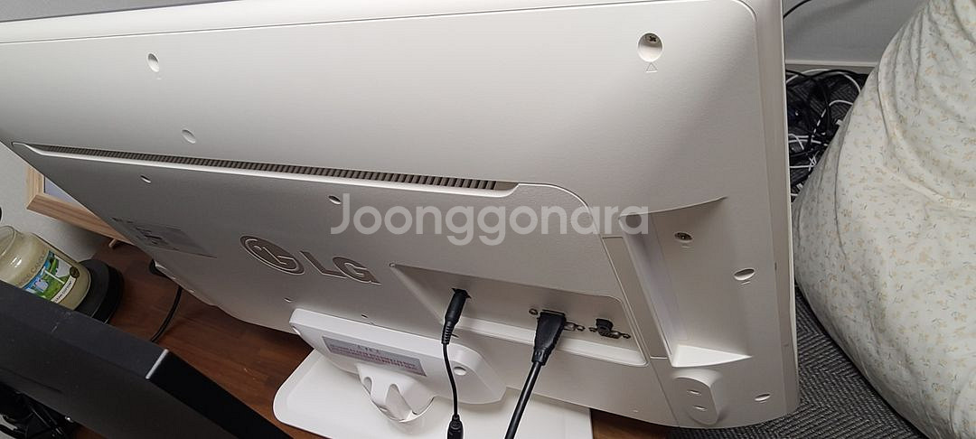 LG 32인치 화이트 모니터--1