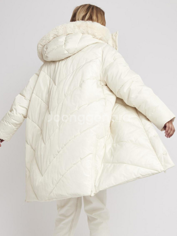 (새상품) 베르니스 크림색 롱패딩 1사이즈--5