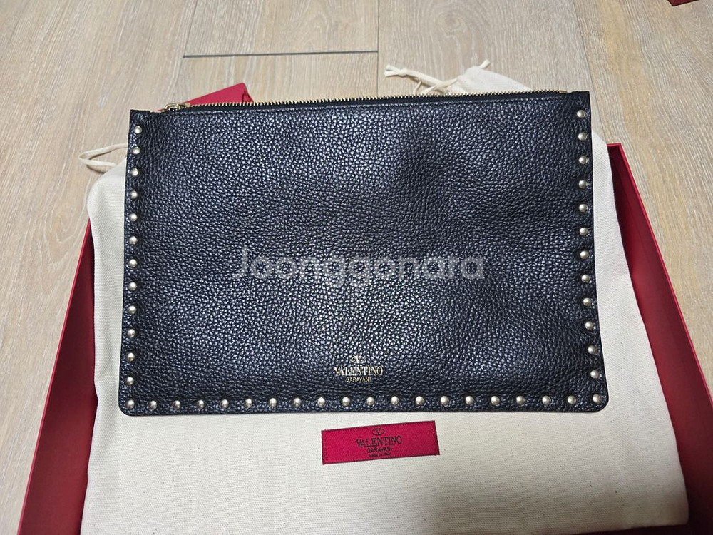 발렌티노 클러치 판매합니다--4