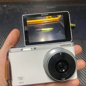 삼성 NX mini (미러리스) 카메라 판매합니다.사용