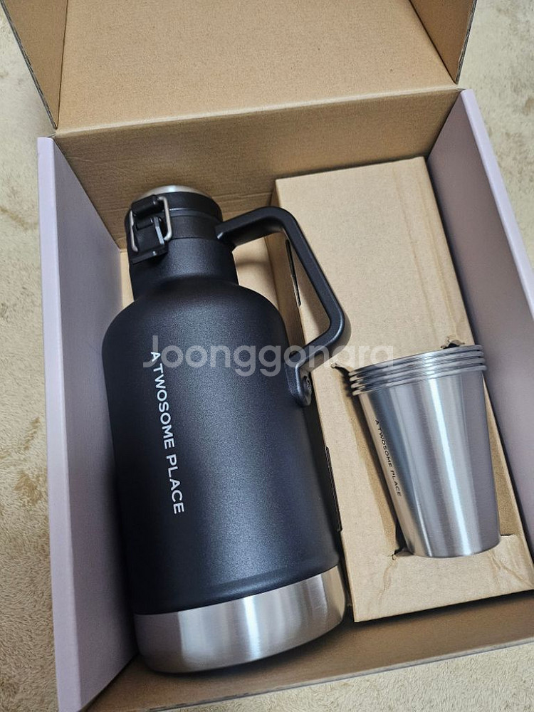 투썸_ 그라울러 1.9L 야외물통 텀블러 컵4개--2
