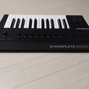 NI KOMPLETE KONTROL 미니 25키보드