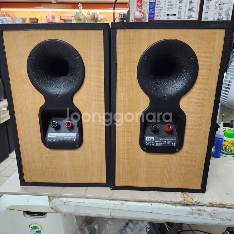 B&W dm303 북쉘프 스피커입니다.--2