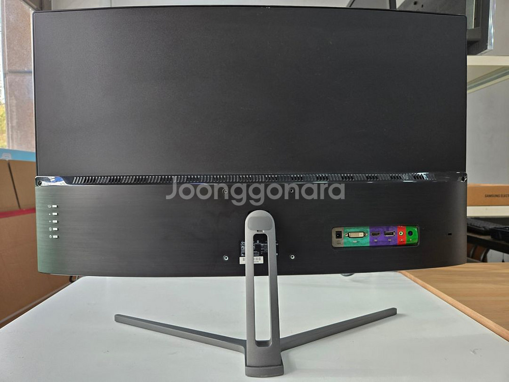 크로스오버 32인치 165Hz 커브드 모니터 팝니다.--1