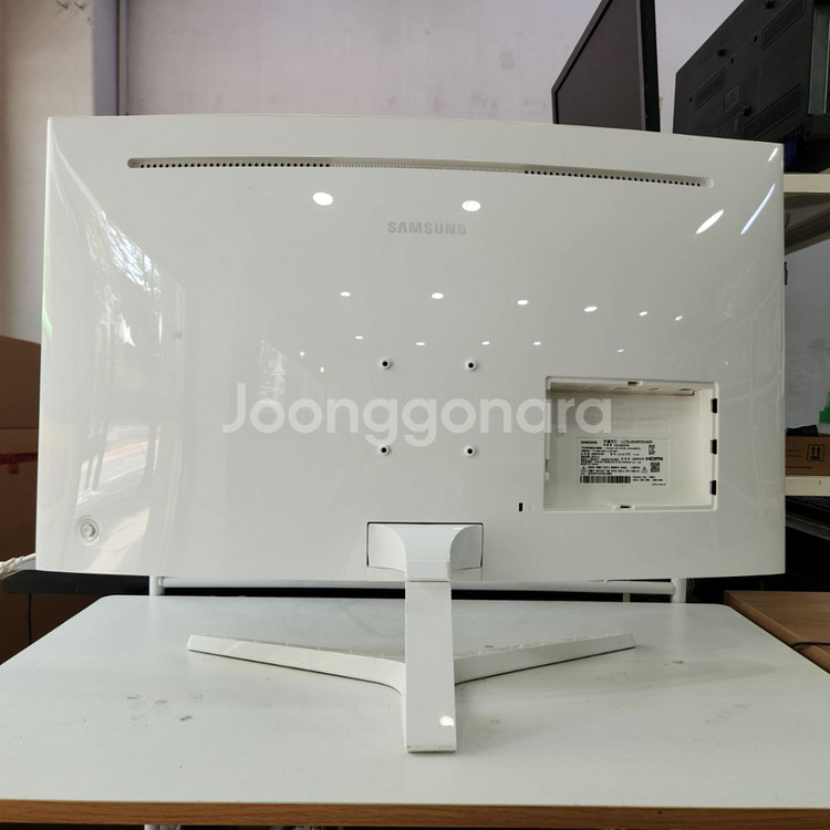 삼성 32인치 144Hz 커브드 모니터 팝니다.--1