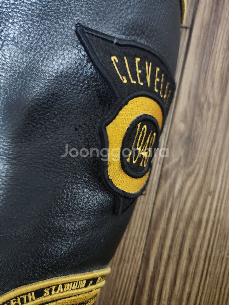 뉴에라 쿠퍼스 타운 스타디움 레더 자켓 팝니다--5