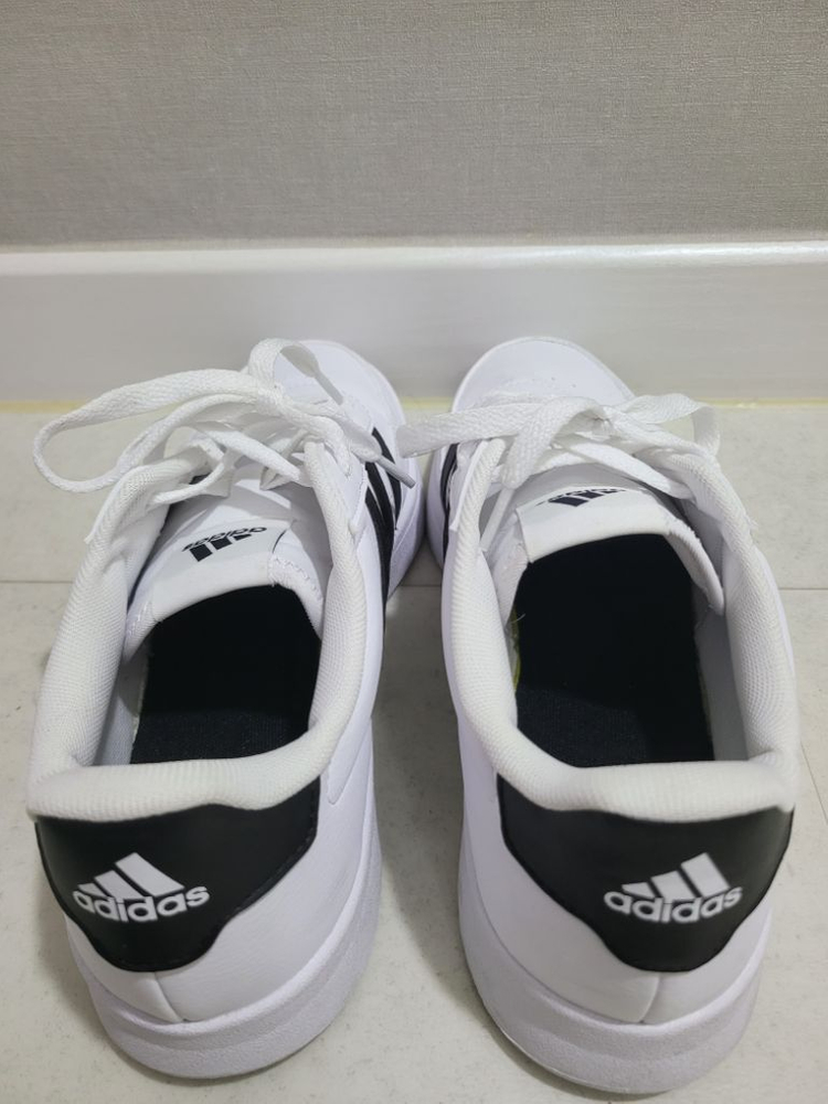 아디다스 운동화 브레이크넷2.0 판매합니다--3