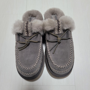 UGG 스티치 디스케드 슬리퍼(235-240)