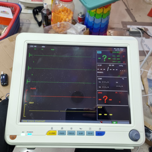 새상품) 수의사 ECG 의료용 모니터 12.1인치