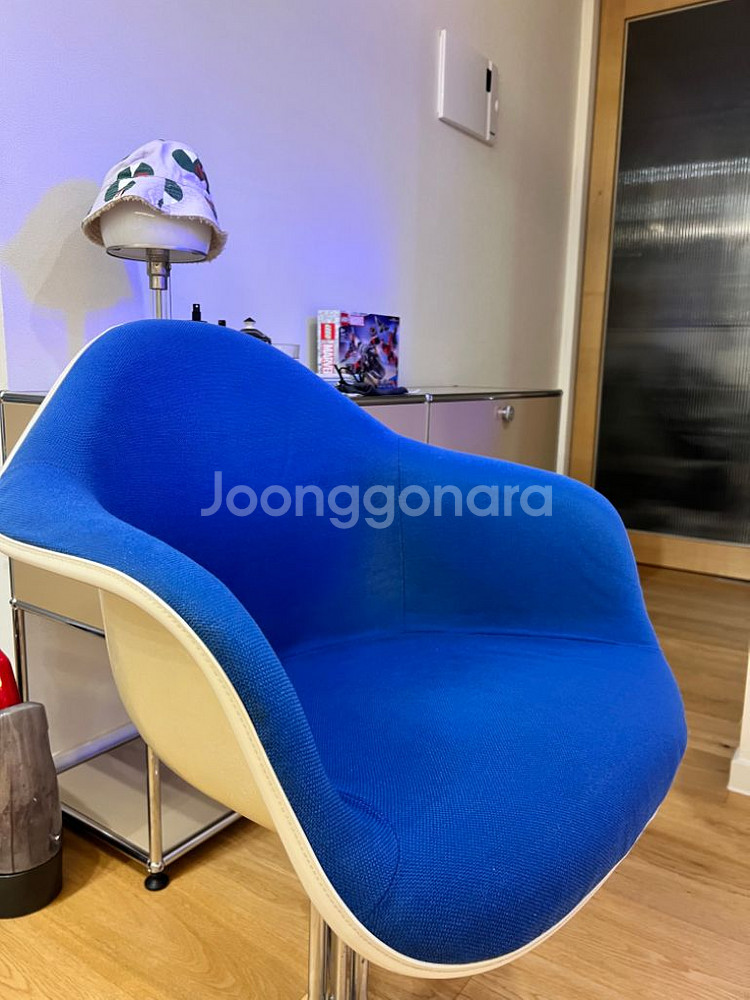 허먼밀러 임스 파이버글라스 블루 페브릭 체어--5
