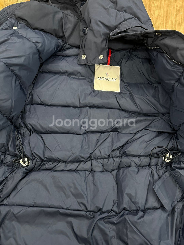 몽클레어 키즈 패딩 8A 130사이즈--2