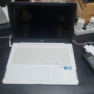 LG 15인치 I5-6200 8GB 256SSD