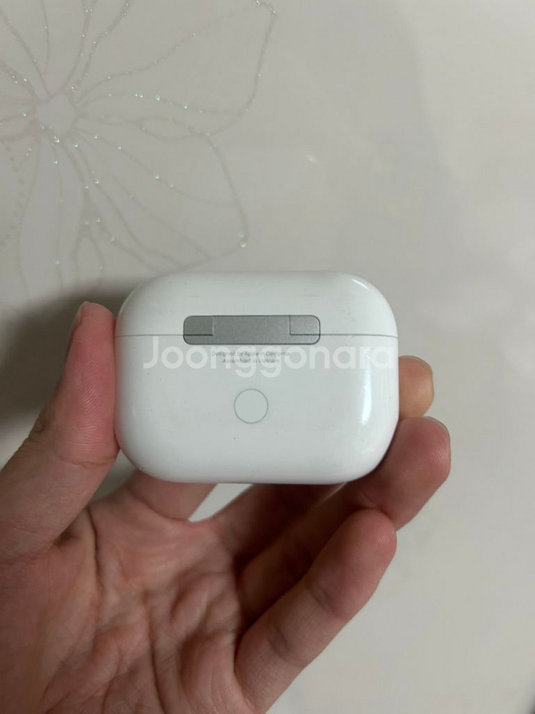 에어팟 프로 2세대 판매합니다 (8핀)--2