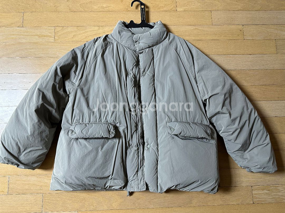 (M)토마스모어 시티 숏 다운패딩 카키그레이--2