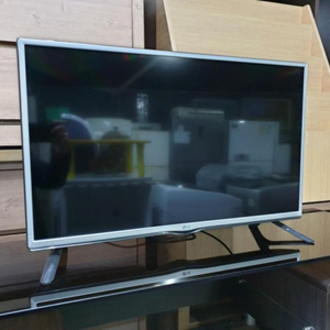 LG 32인치 TV 겸 모니터 급처분해요(상태완전최상)