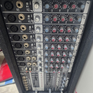 XR684 STEREO POWERED MIXER