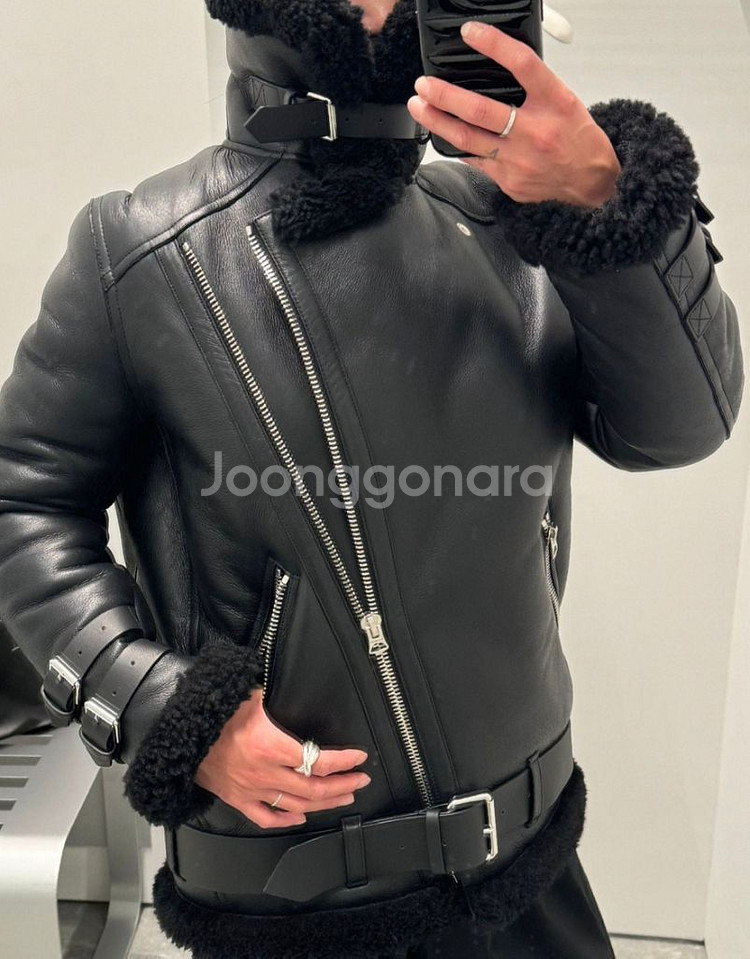 아크네 무스탕 새상품--4