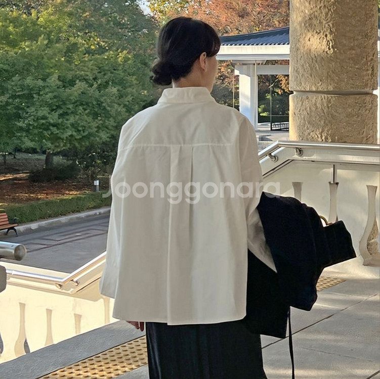 이데알레 둥근카라 블라우스 셔츠 화이트 프리사이즈--3