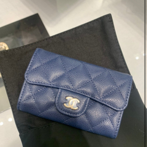 (미개봉 새상품) 샤넬 클래식 카드지갑 네이비 금