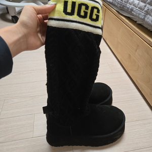 UGG 클래식 스웨터 235