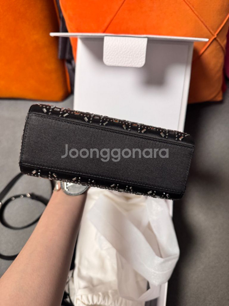 디올 레이디디올 미니 백 블랙 라인 스톤 까나쥬 새틴--3