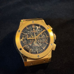 위블로(HUBLOT) 클래식 퓨전 에어로 크로노그래프